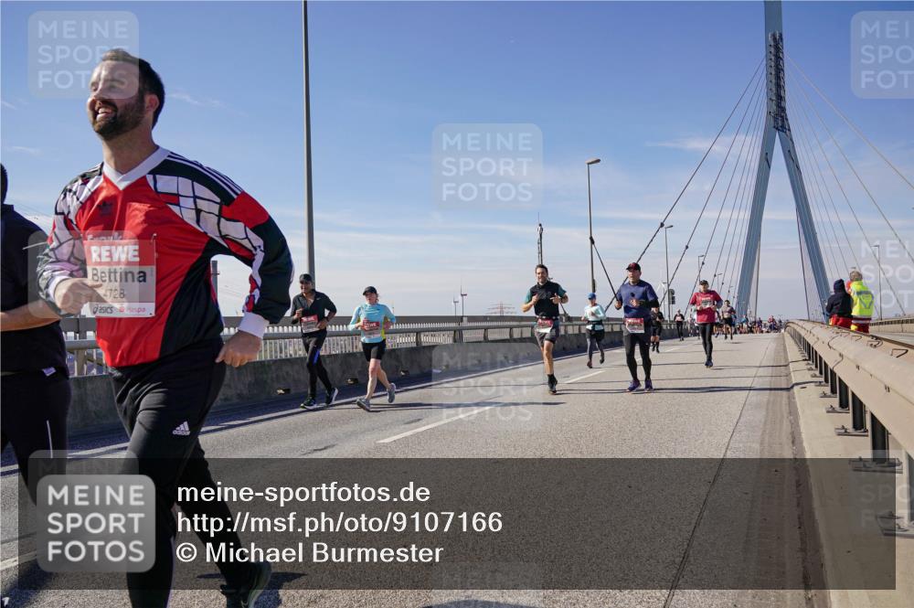 03.10.2025 - Köhlbrandbrückenlauf Michael Burmester http://msf.ph/oto/9107166 03.10.2025 12:50:26 Position 2 4728 meine-sportfotos.de