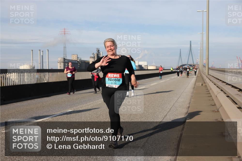 03.10.2025 - Köhlbrandbrückenlauf Lena Gebhardt http://msf.ph/oto/9107170 03.10.2025 10:13:36 Position 2 3130 meine-sportfotos.de