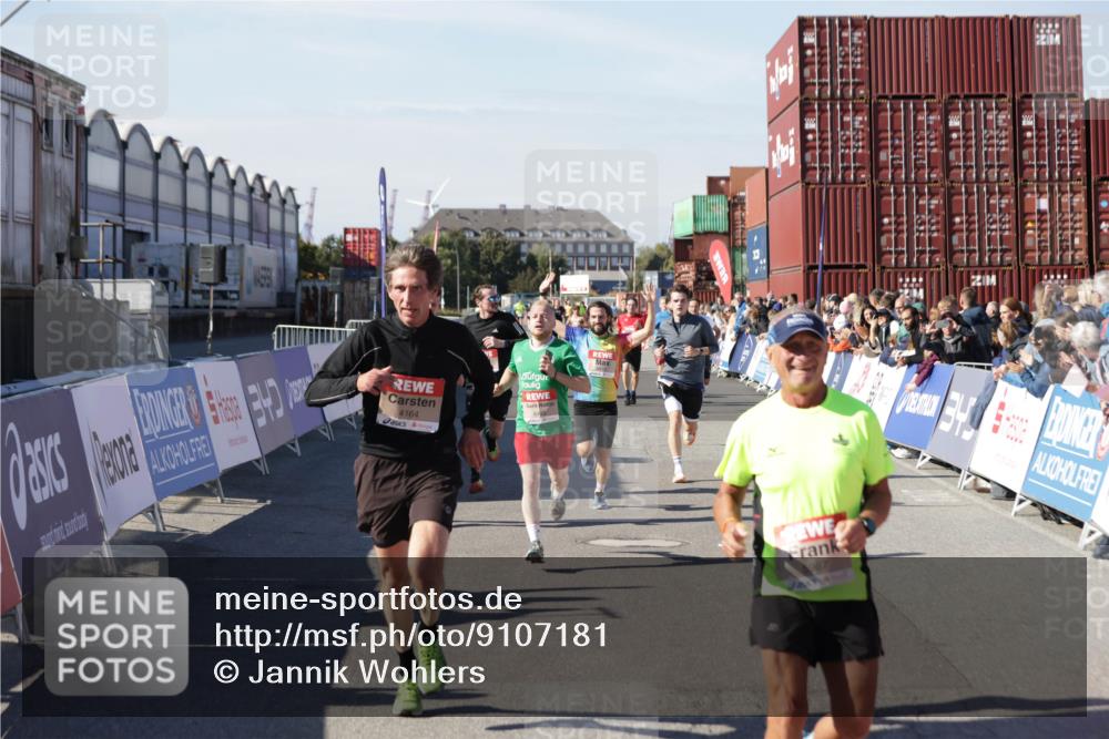 03.10.2025 - Köhlbrandbrückenlauf Jannik Wohlers http://msf.ph/oto/9107181 03.10.2025 12:59:11 Ziel 4164, 4226, 4441, 5967, 6036, 6329, 6390, 6391, 6478, 6493 meine-sportfotos.de