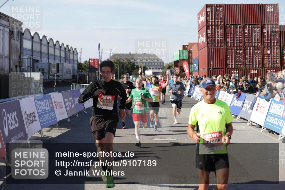 03.10.2025 - Köhlbrandbrückenlauf Jannik Wohlers http://msf.ph/oto/9107189 03.10.2025 12:59:11 Ziel 4164, 4226, 4441, 5967, 6036, 6329, 6390, 6391, 6478, 6493 meine-sportfotos.de
