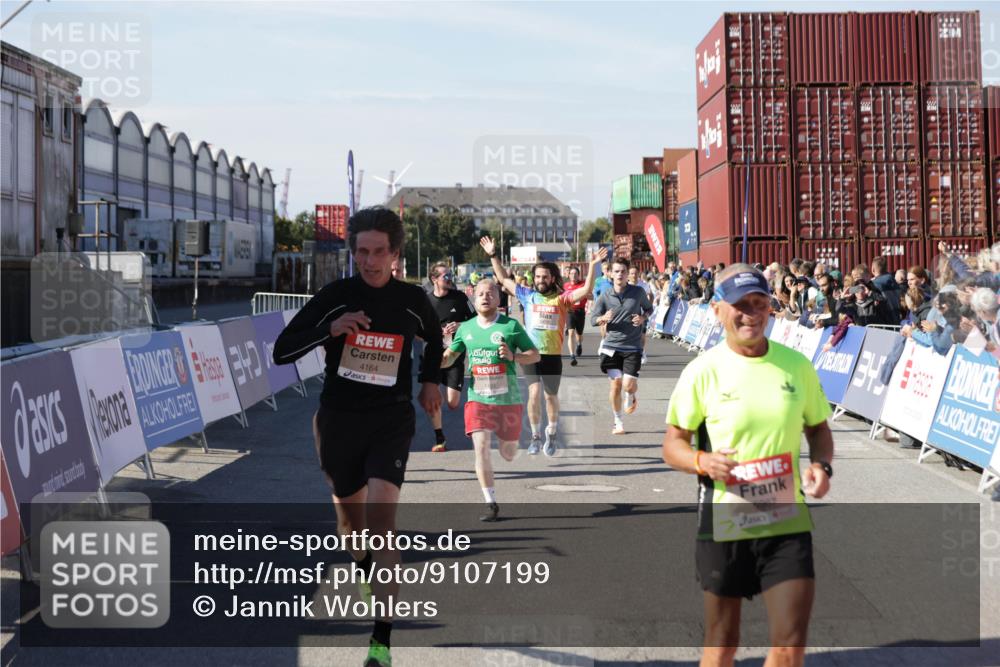 03.10.2025 - Köhlbrandbrückenlauf Jannik Wohlers http://msf.ph/oto/9107199 03.10.2025 12:59:11 Ziel 4164, 4226, 4441, 5967, 6036, 6329, 6390, 6391, 6478, 6493 meine-sportfotos.de