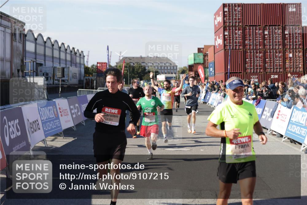 03.10.2025 - Köhlbrandbrückenlauf Jannik Wohlers http://msf.ph/oto/9107215 03.10.2025 12:59:11 Ziel 4164, 4226, 4441, 5967, 6036, 6329, 6390, 6391, 6478, 6493 meine-sportfotos.de