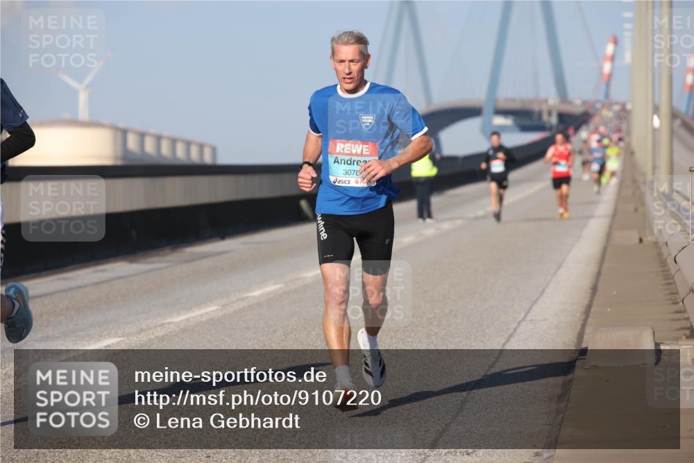 03.10.2025 - Köhlbrandbrückenlauf Lena Gebhardt http://msf.ph/oto/9107220 03.10.2025 09:39:46 Position 2 3078 meine-sportfotos.de