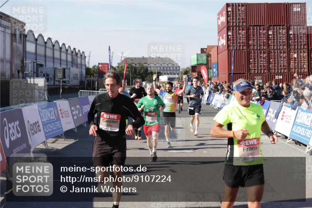 03.10.2025 - Köhlbrandbrückenlauf Jannik Wohlers http://msf.ph/oto/9107224 03.10.2025 12:59:11 Ziel 4164, 4226, 4441, 5967, 6036, 6329, 6390, 6391, 6478, 6493 meine-sportfotos.de