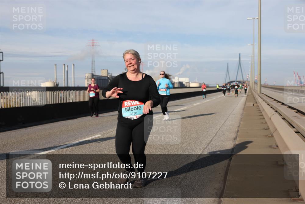03.10.2025 - Köhlbrandbrückenlauf Lena Gebhardt http://msf.ph/oto/9107227 03.10.2025 10:13:36 Position 2 3130 meine-sportfotos.de