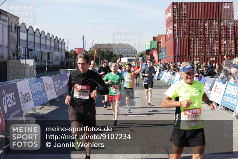 03.10.2025 - Köhlbrandbrückenlauf Jannik Wohlers http://msf.ph/oto/9107234 03.10.2025 12:59:11 Ziel 4164, 4226, 4441, 5967, 6036, 6329, 6390, 6391, 6478, 6493 meine-sportfotos.de