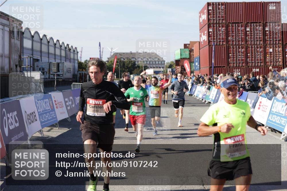 03.10.2025 - Köhlbrandbrückenlauf Jannik Wohlers http://msf.ph/oto/9107242 03.10.2025 12:59:12 Ziel 4164, 4226, 4441, 5967, 6036, 6154, 6329, 6390, 6391, 6478, 6493 meine-sportfotos.de