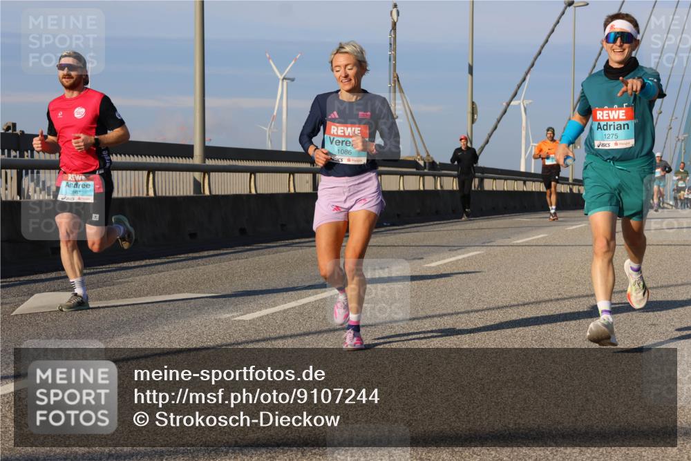 03.10.2025 - Köhlbrandbrückenlauf Strokosch-Dieckow http://msf.ph/oto/9107244 03.10.2025 09:36:45 Position 2 961, 1086, 1275 meine-sportfotos.de