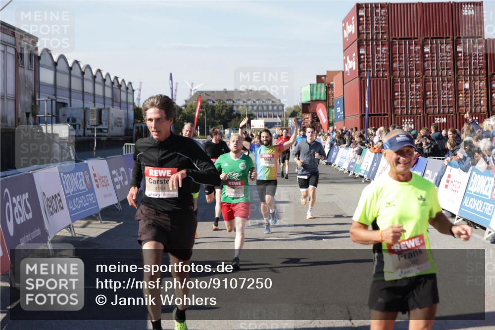 03.10.2025 - Köhlbrandbrückenlauf Jannik Wohlers http://msf.ph/oto/9107250 03.10.2025 12:59:12 Ziel 4164, 4226, 4441, 5967, 6036, 6154, 6329, 6390, 6391, 6478, 6493 meine-sportfotos.de