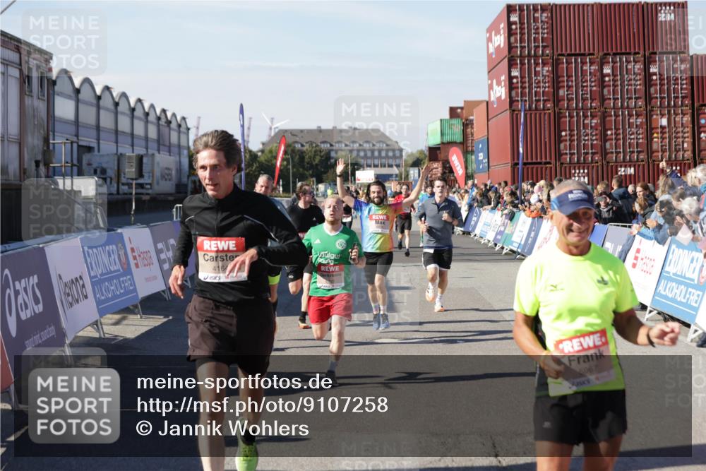 03.10.2025 - Köhlbrandbrückenlauf Jannik Wohlers http://msf.ph/oto/9107258 03.10.2025 12:59:12 Ziel 4164, 4226, 4441, 5967, 6036, 6154, 6329, 6390, 6391, 6478, 6493 meine-sportfotos.de