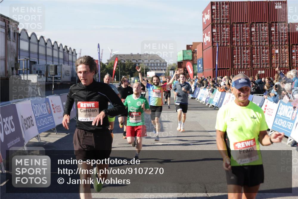 03.10.2025 - Köhlbrandbrückenlauf Jannik Wohlers http://msf.ph/oto/9107270 03.10.2025 12:59:12 Ziel 4164, 4226, 4441, 5967, 6036, 6154, 6329, 6390, 6391, 6478, 6493 meine-sportfotos.de