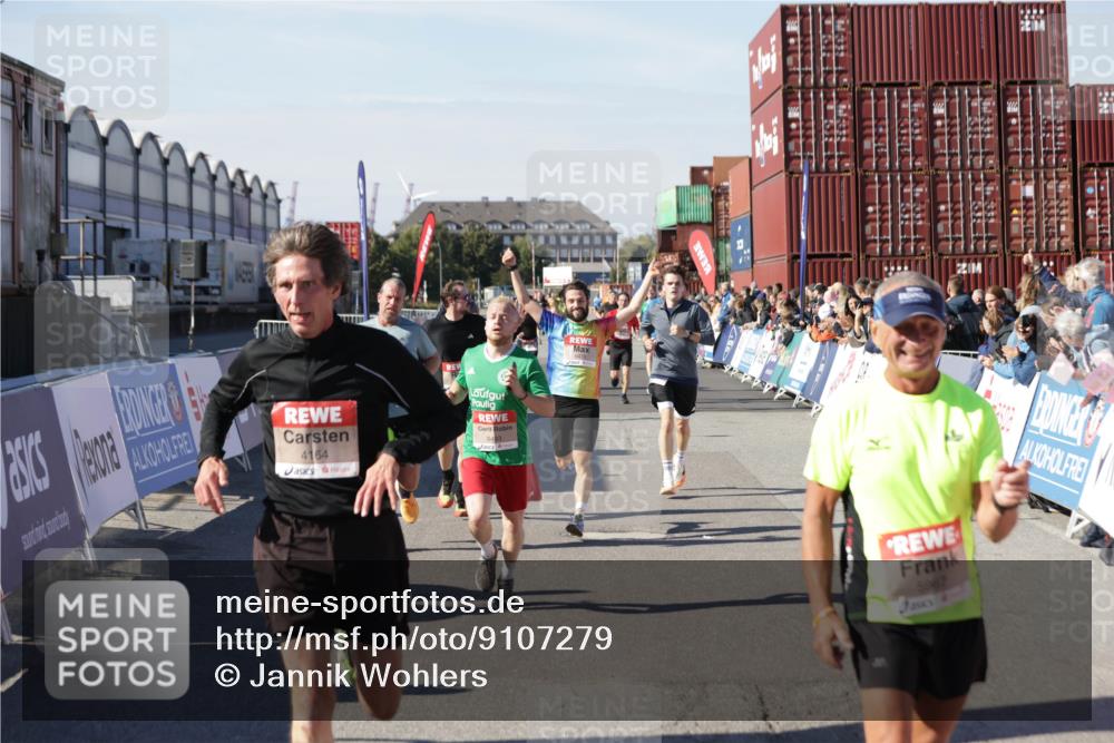 03.10.2025 - Köhlbrandbrückenlauf Jannik Wohlers http://msf.ph/oto/9107279 03.10.2025 12:59:12 Ziel 4164, 4226, 4441, 5967, 6036, 6154, 6329, 6390, 6391, 6478, 6493 meine-sportfotos.de