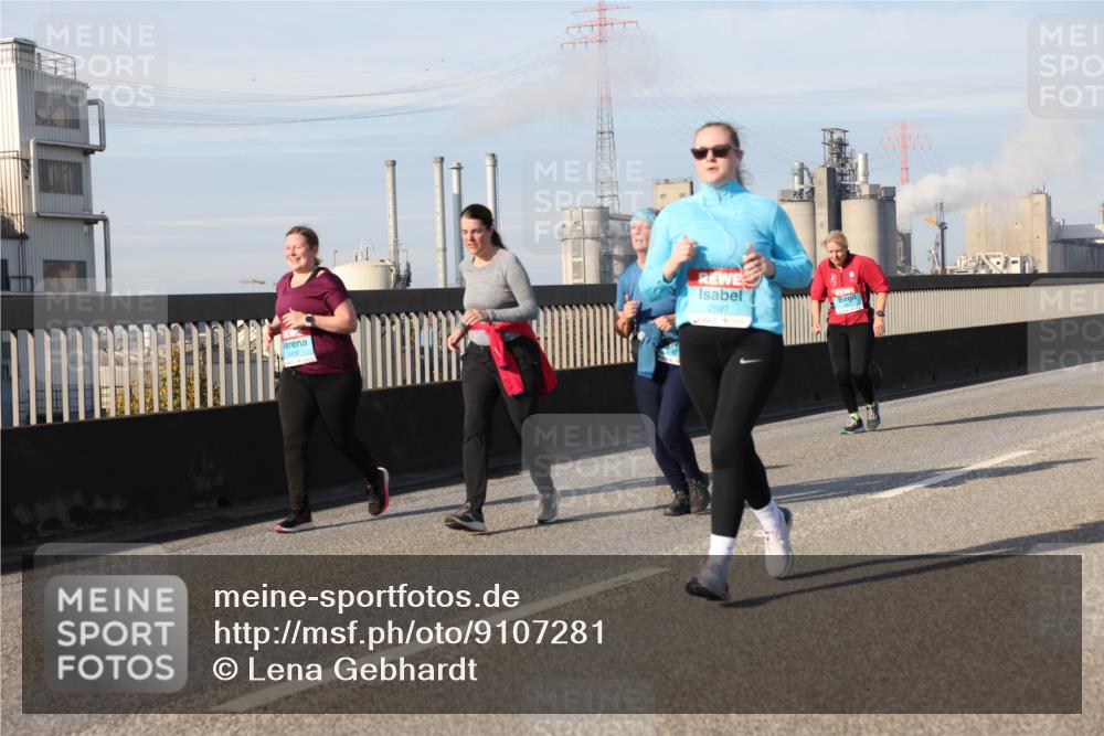 03.10.2025 - Köhlbrandbrückenlauf Lena Gebhardt http://msf.ph/oto/9107281 03.10.2025 10:13:37 Position 2 2438, 2597 meine-sportfotos.de