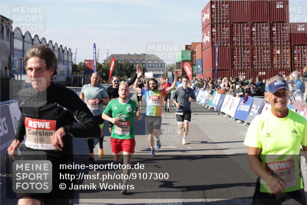 03.10.2025 - Köhlbrandbrückenlauf Jannik Wohlers http://msf.ph/oto/9107300 03.10.2025 12:59:12 Ziel 4164, 4226, 4441, 5967, 6036, 6154, 6329, 6390, 6391, 6478, 6493 meine-sportfotos.de