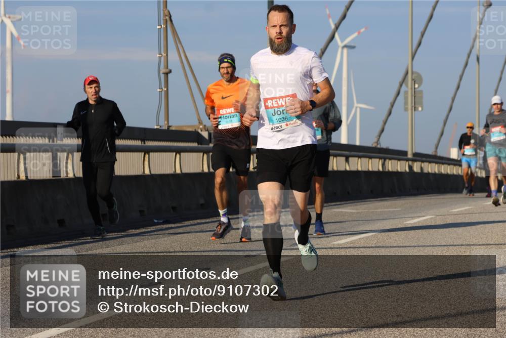 03.10.2025 - Köhlbrandbrückenlauf Strokosch-Dieckow http://msf.ph/oto/9107302 03.10.2025 09:36:48 Position 2 1101, 1036 meine-sportfotos.de