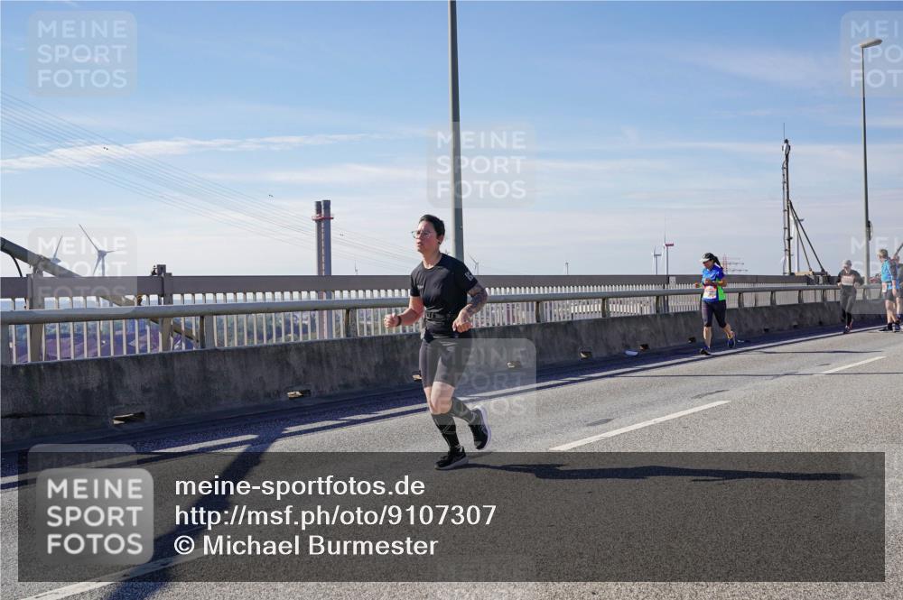 03.10.2025 - Köhlbrandbrückenlauf Michael Burmester http://msf.ph/oto/9107307 03.10.2025 12:50:32 Position 2  meine-sportfotos.de