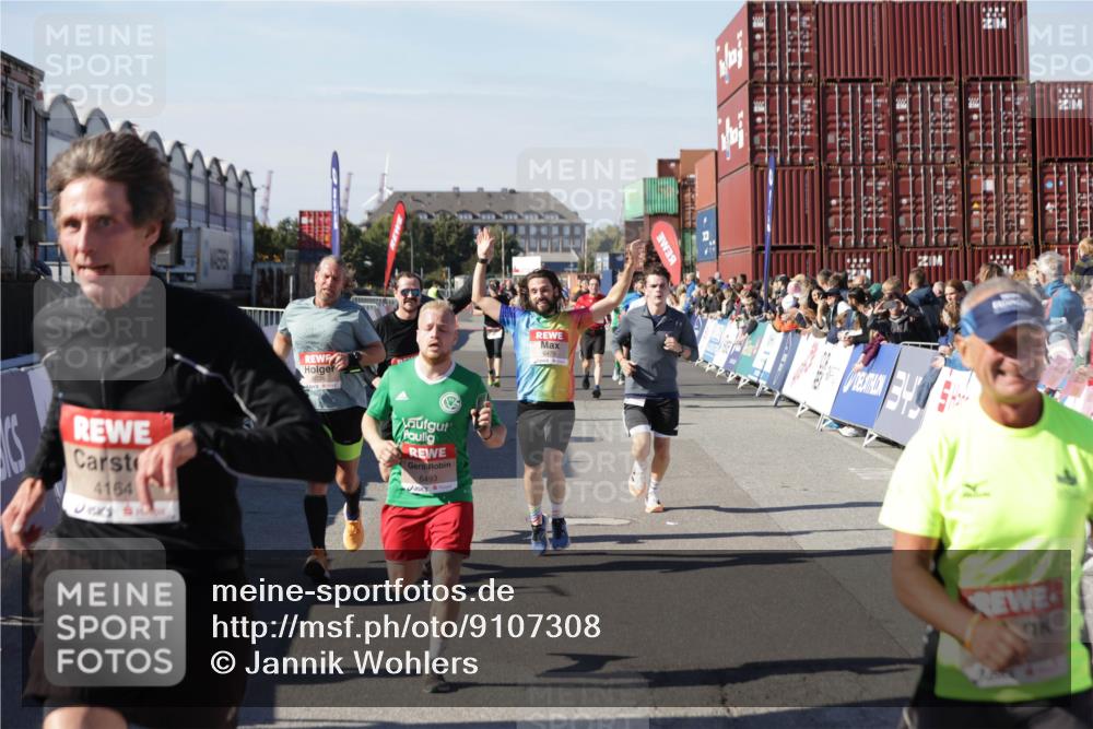 03.10.2025 - Köhlbrandbrückenlauf Jannik Wohlers http://msf.ph/oto/9107308 03.10.2025 12:59:12 Ziel 4164, 4226, 4441, 5967, 6036, 6154, 6329, 6390, 6391, 6478, 6493 meine-sportfotos.de