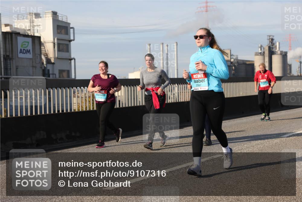 03.10.2025 - Köhlbrandbrückenlauf Lena Gebhardt http://msf.ph/oto/9107316 03.10.2025 10:13:38 Position 2 2438, 2597 meine-sportfotos.de