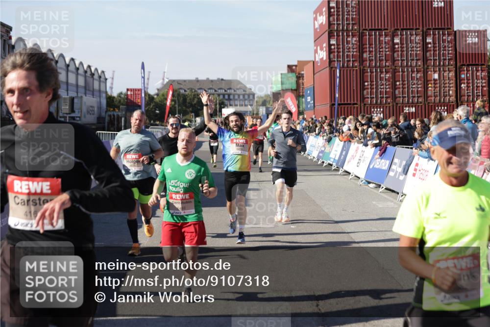 03.10.2025 - Köhlbrandbrückenlauf Jannik Wohlers http://msf.ph/oto/9107318 03.10.2025 12:59:12 Ziel 4164, 4226, 4441, 5967, 6036, 6154, 6329, 6390, 6391, 6478, 6493 meine-sportfotos.de