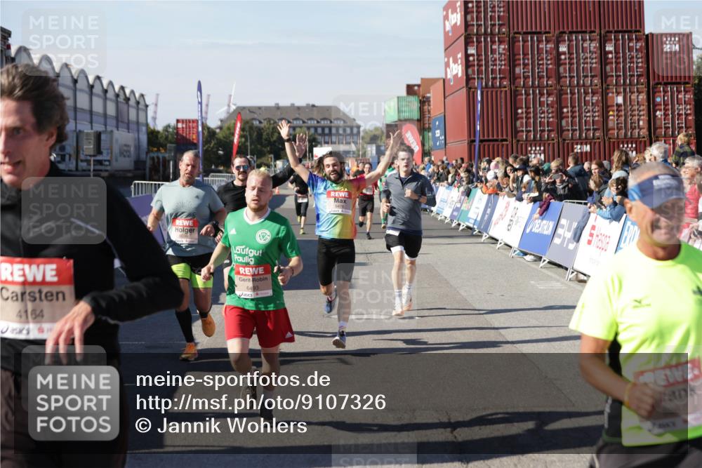 03.10.2025 - Köhlbrandbrückenlauf Jannik Wohlers http://msf.ph/oto/9107326 03.10.2025 12:59:12 Ziel 4164, 4226, 4441, 5967, 6036, 6154, 6329, 6390, 6391, 6478, 6493 meine-sportfotos.de