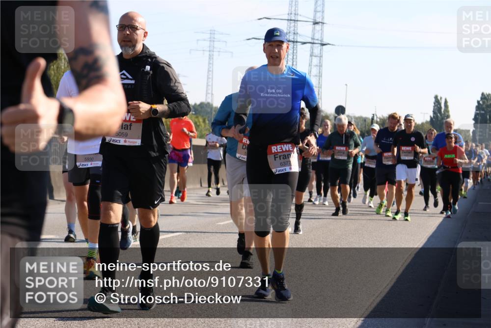 03.10.2025 - Köhlbrandbrückenlauf Strokosch-Dieckow http://msf.ph/oto/9107331 03.10.2025 12:19:44 Position 3 5930, 09, 5059, 6377 meine-sportfotos.de