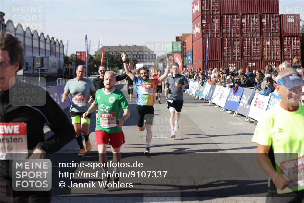 03.10.2025 - Köhlbrandbrückenlauf Jannik Wohlers http://msf.ph/oto/9107337 03.10.2025 12:59:12 Ziel 4164, 4226, 4441, 5967, 6036, 6154, 6329, 6390, 6391, 6478, 6493 meine-sportfotos.de