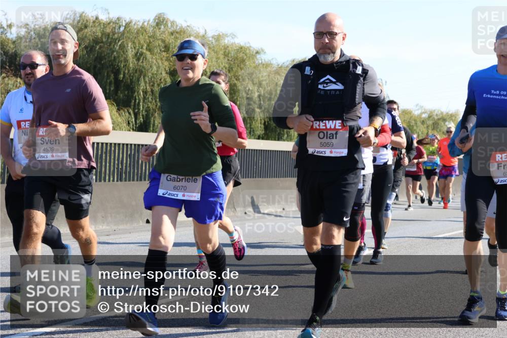 03.10.2025 - Köhlbrandbrückenlauf Strokosch-Dieckow http://msf.ph/oto/9107342 03.10.2025 12:19:46 Position 3 4539, 6070, 09, 5059, 63 meine-sportfotos.de