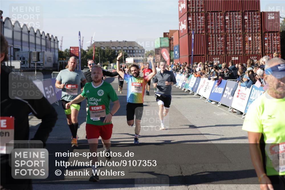 03.10.2025 - Köhlbrandbrückenlauf Jannik Wohlers http://msf.ph/oto/9107353 03.10.2025 12:59:13 Ziel 4164, 4226, 4371, 4441, 5967, 6036, 6154, 6329, 6390, 6391, 6478, 6484, 6493 meine-sportfotos.de