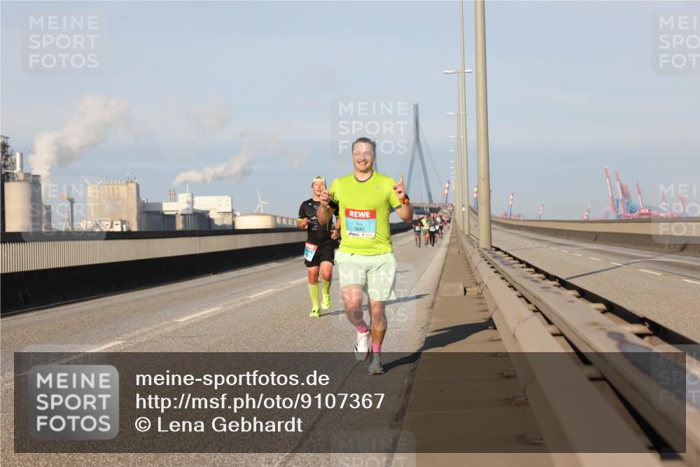 03.10.2025 - Köhlbrandbrückenlauf Lena Gebhardt http://msf.ph/oto/9107367 03.10.2025 09:40:20 Position 2 3841 meine-sportfotos.de
