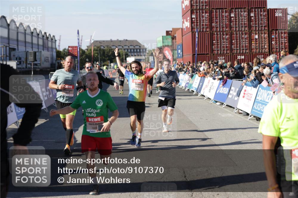 03.10.2025 - Köhlbrandbrückenlauf Jannik Wohlers http://msf.ph/oto/9107370 03.10.2025 12:59:13 Ziel 4164, 4226, 4371, 4441, 5967, 6036, 6154, 6329, 6390, 6391, 6478, 6484, 6493 meine-sportfotos.de