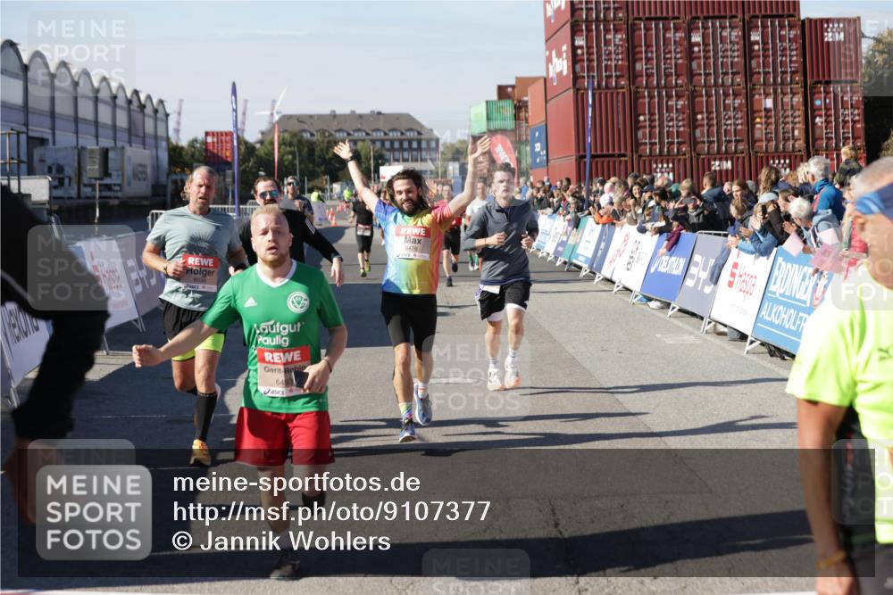 03.10.2025 - Köhlbrandbrückenlauf Jannik Wohlers http://msf.ph/oto/9107377 03.10.2025 12:59:13 Ziel 4164, 4226, 4371, 4441, 5967, 6036, 6154, 6329, 6390, 6391, 6478, 6484, 6493 meine-sportfotos.de