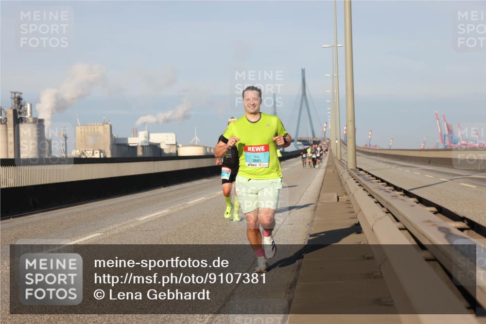 03.10.2025 - Köhlbrandbrückenlauf Lena Gebhardt http://msf.ph/oto/9107381 03.10.2025 09:40:21 Position 2 3841 meine-sportfotos.de