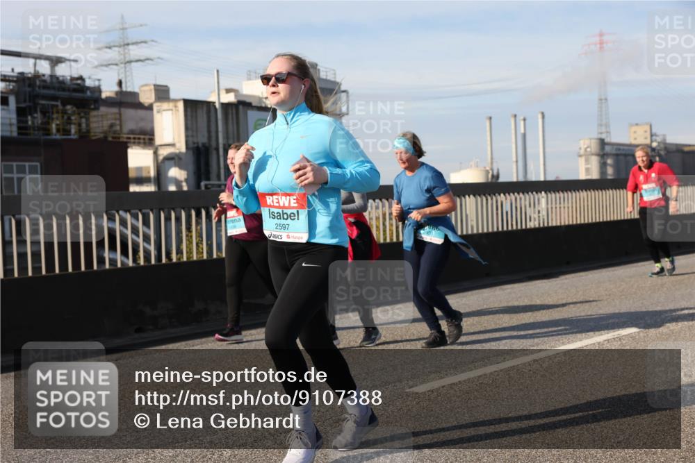 03.10.2025 - Köhlbrandbrückenlauf Lena Gebhardt http://msf.ph/oto/9107388 03.10.2025 10:13:39 Position 2 2597 meine-sportfotos.de