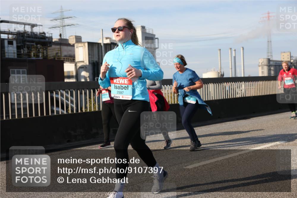 03.10.2025 - Köhlbrandbrückenlauf Lena Gebhardt http://msf.ph/oto/9107397 03.10.2025 10:13:39 Position 2 2597, 2931 meine-sportfotos.de