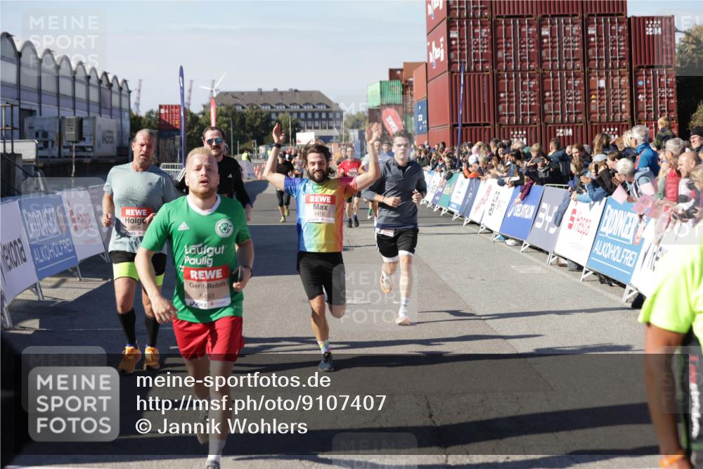 03.10.2025 - Köhlbrandbrückenlauf Jannik Wohlers http://msf.ph/oto/9107407 03.10.2025 12:59:13 Ziel 4164, 4226, 4371, 4441, 5967, 6036, 6154, 6329, 6390, 6391, 6478, 6484, 6493 meine-sportfotos.de