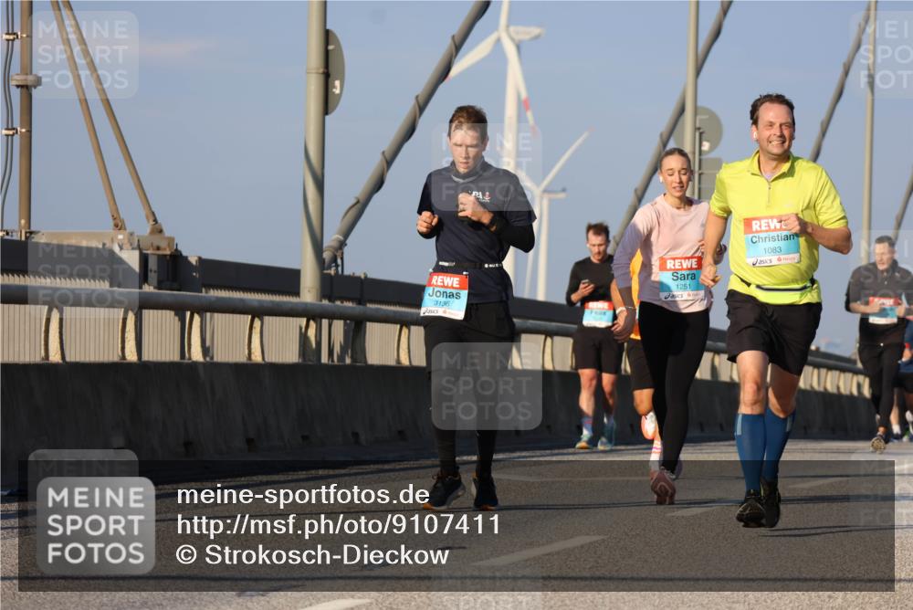 03.10.2025 - Köhlbrandbrückenlauf Strokosch-Dieckow http://msf.ph/oto/9107411 03.10.2025 09:37:08 Position 2 3136, 1083, 1251 meine-sportfotos.de