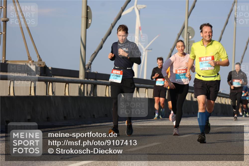 03.10.2025 - Köhlbrandbrückenlauf Strokosch-Dieckow http://msf.ph/oto/9107413 03.10.2025 09:37:08 Position 2 3136, 1251, 1083 meine-sportfotos.de