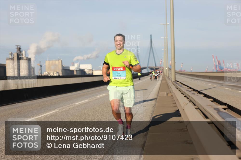 03.10.2025 - Köhlbrandbrückenlauf Lena Gebhardt http://msf.ph/oto/9107423 03.10.2025 09:40:21 Position 2 3841 meine-sportfotos.de