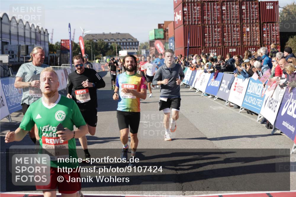 03.10.2025 - Köhlbrandbrückenlauf Jannik Wohlers http://msf.ph/oto/9107424 03.10.2025 12:59:13 Ziel 4164, 4226, 4371, 4441, 5967, 6036, 6154, 6329, 6390, 6391, 6478, 6484, 6493 meine-sportfotos.de