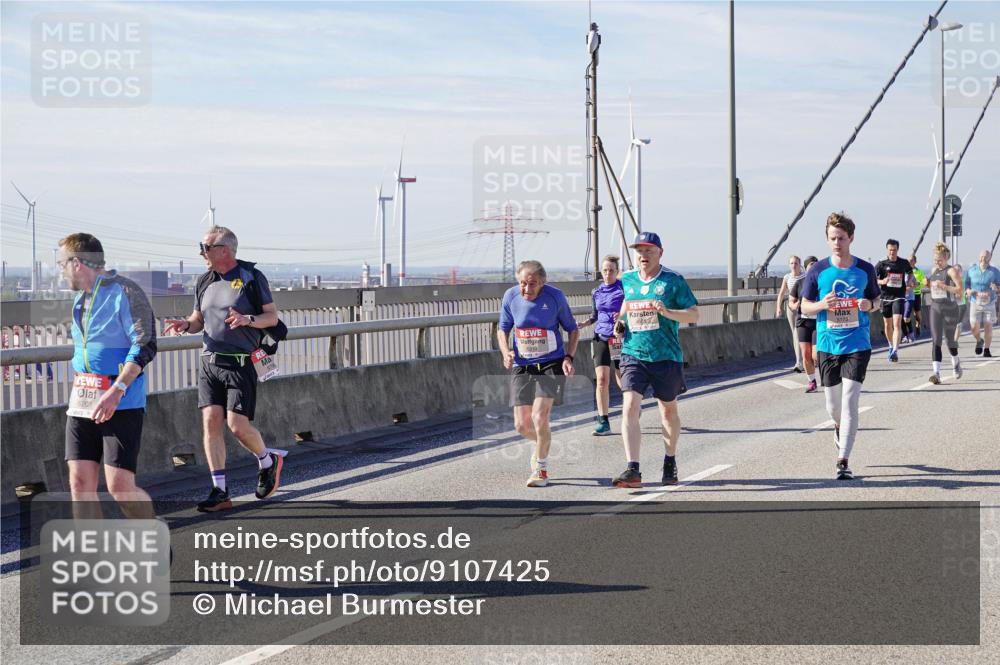 03.10.2025 - Köhlbrandbrückenlauf Michael Burmester http://msf.ph/oto/9107425 03.10.2025 12:50:42 Position 2 6208 meine-sportfotos.de