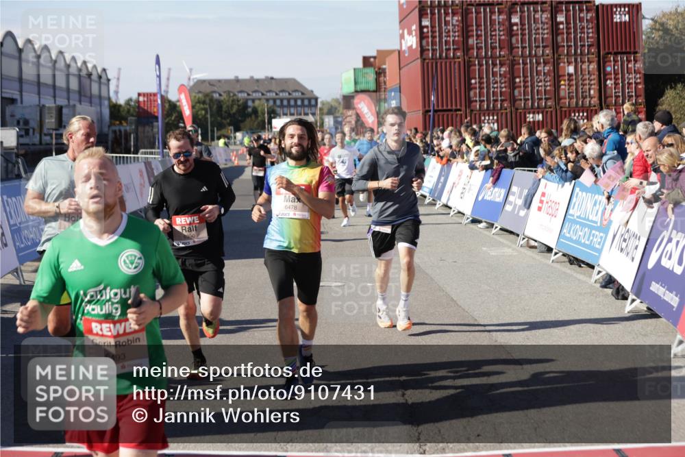 03.10.2025 - Köhlbrandbrückenlauf Jannik Wohlers http://msf.ph/oto/9107431 03.10.2025 12:59:13 Ziel 4164, 4226, 4371, 4441, 5967, 6036, 6154, 6329, 6390, 6391, 6478, 6484, 6493 meine-sportfotos.de