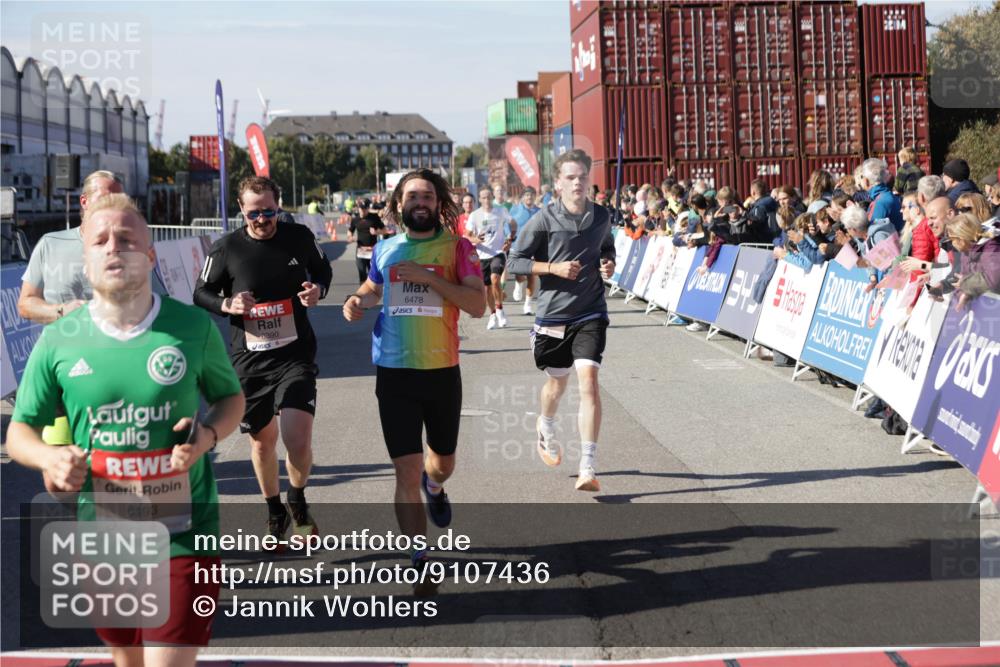 03.10.2025 - Köhlbrandbrückenlauf Jannik Wohlers http://msf.ph/oto/9107436 03.10.2025 12:59:14 Ziel 4164, 4226, 4371, 4441, 5967, 6036, 6154, 6329, 6390, 6391, 6478, 6484, 6493, 6609 meine-sportfotos.de