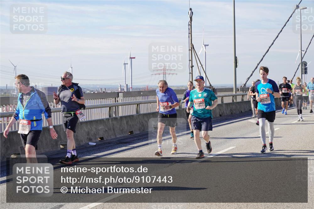 03.10.2025 - Köhlbrandbrückenlauf Michael Burmester http://msf.ph/oto/9107443 03.10.2025 12:50:42 Position 2 6208 meine-sportfotos.de