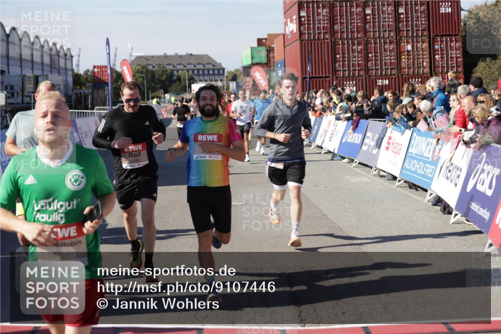 03.10.2025 - Köhlbrandbrückenlauf Jannik Wohlers http://msf.ph/oto/9107446 03.10.2025 12:59:14 Ziel 4164, 4226, 4371, 4441, 5967, 6036, 6154, 6329, 6390, 6391, 6478, 6484, 6493, 6609 meine-sportfotos.de