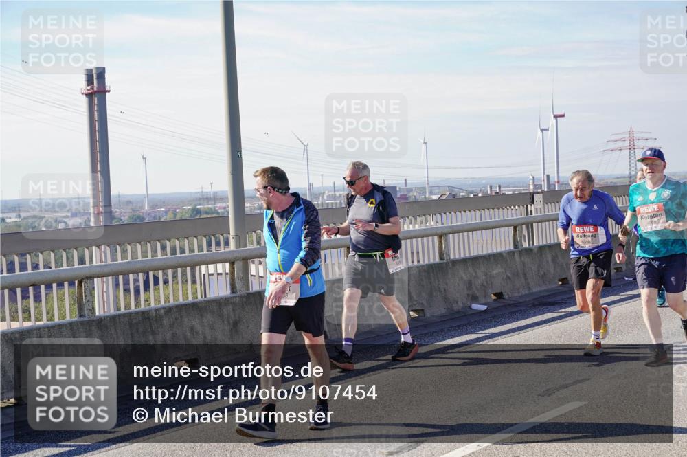 03.10.2025 - Köhlbrandbrückenlauf Michael Burmester http://msf.ph/oto/9107454 03.10.2025 12:50:43 Position 2 6310 meine-sportfotos.de