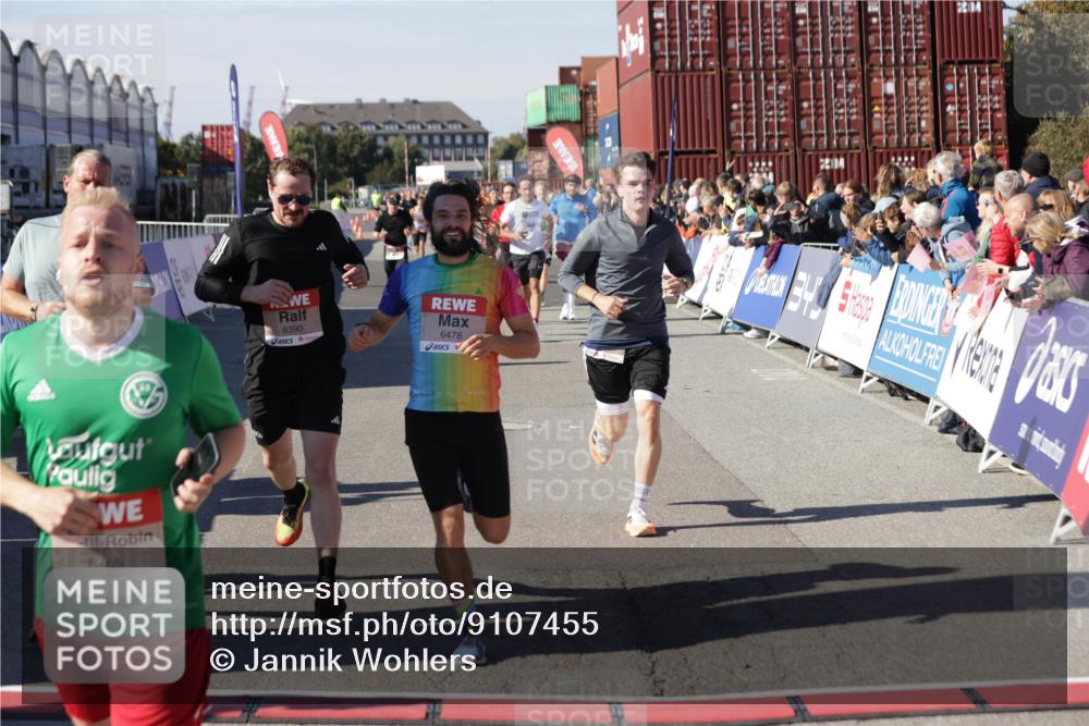 03.10.2025 - Köhlbrandbrückenlauf Jannik Wohlers http://msf.ph/oto/9107455 03.10.2025 12:59:14 Ziel 4164, 4226, 4371, 4441, 5967, 6036, 6154, 6329, 6390, 6391, 6478, 6484, 6493, 6609 meine-sportfotos.de