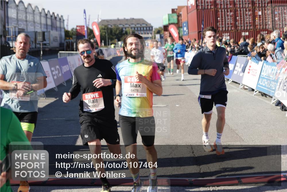 03.10.2025 - Köhlbrandbrückenlauf Jannik Wohlers http://msf.ph/oto/9107464 03.10.2025 12:59:14 Ziel 4164, 4226, 4371, 4441, 5967, 6036, 6154, 6329, 6390, 6391, 6478, 6484, 6493, 6609 meine-sportfotos.de