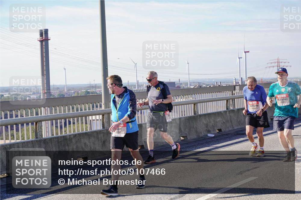 03.10.2025 - Köhlbrandbrückenlauf Michael Burmester http://msf.ph/oto/9107466 03.10.2025 12:50:43 Position 2 9, 6208, 605, 6310 meine-sportfotos.de