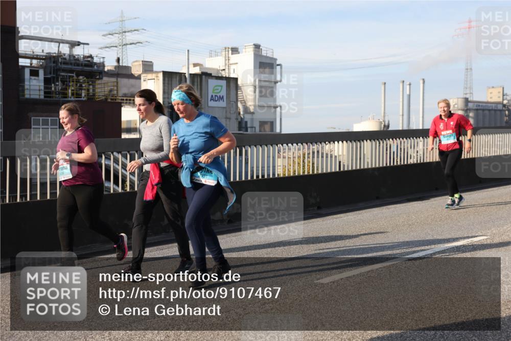 03.10.2025 - Köhlbrandbrückenlauf Lena Gebhardt http://msf.ph/oto/9107467 03.10.2025 10:13:40 Position 2 2438 meine-sportfotos.de
