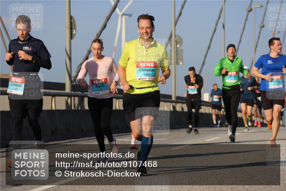 03.10.2025 - Köhlbrandbrückenlauf Strokosch-Dieckow http://msf.ph/oto/9107468 03.10.2025 09:37:10 Position 2 3136, 1251, 1083, 3181 meine-sportfotos.de